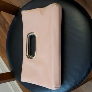 Pretty pink clutch 💗